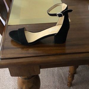 Pretty black suede sandals